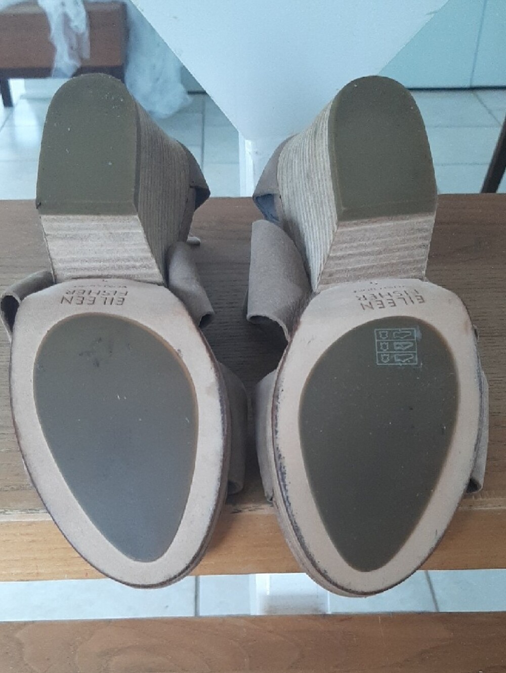 Eileen Fisher💞SUEDE GREAT CONDITION Taupe Crisscross Block Heel Sandals Sz 5 - Picture 7 of 8